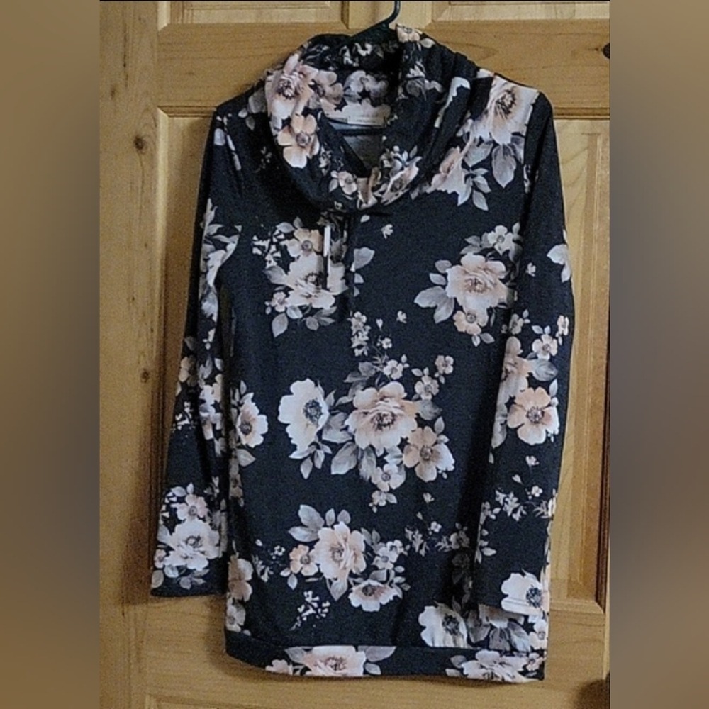 12pm By Mon Ami flower Mock neck with‎ string womens size medium flowers